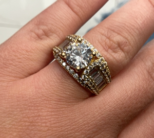 Anillo Comp Mujer 10K Zirconia Size Z8/5 Weight 5.8